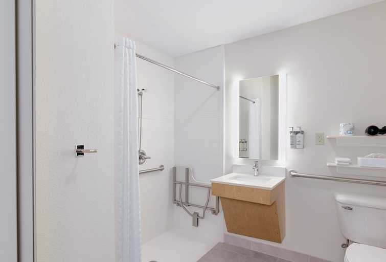 Bathroom 5, Candlewood Suites OKLAHOMA CITY SOUTH - MOORE, Oklahoma