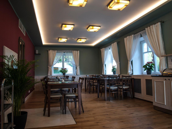 Food & Drinks 4, HOTEL U PARKU, Beroun