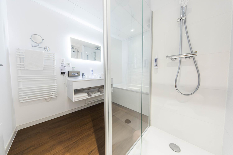 Bathroom 7