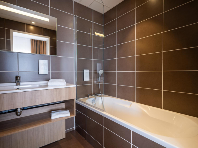 Bathroom 10