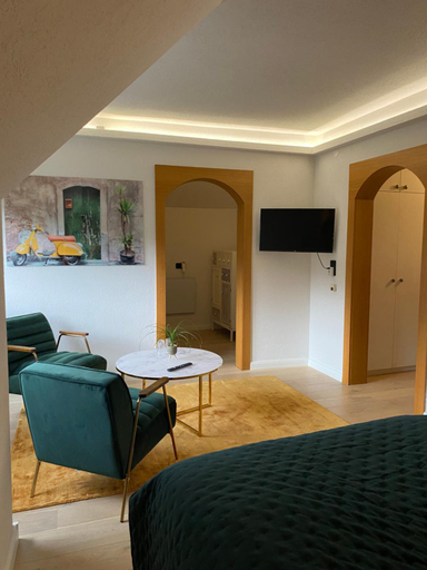 Others 5, Villa-Stern, Klagenfurt