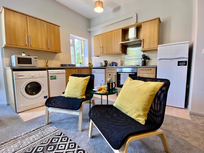 Others 4, Trendy Stylish Apartment! - 5 Minute Walk to the Best Beach! - Great Location - Parking - Fast WiFi , Poole