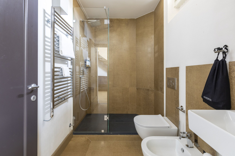 Bathroom 5, Numa Florence Felice, Florence