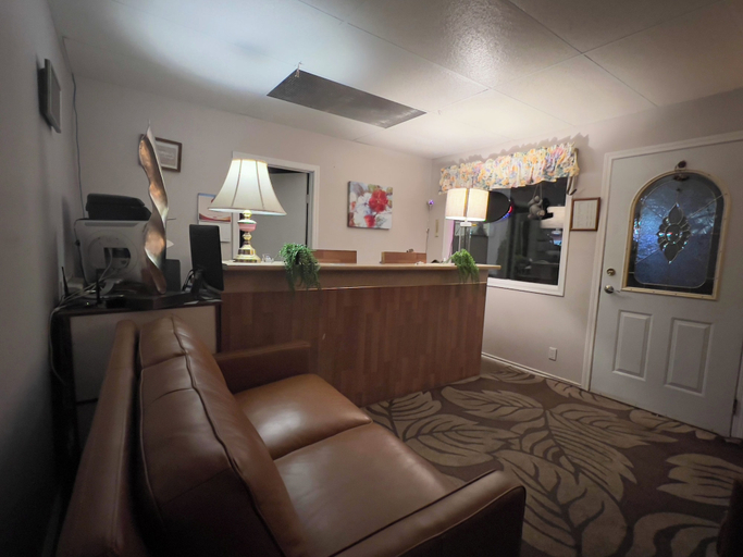 Others 4, Monashee Motel, Columbia-Shuswap
