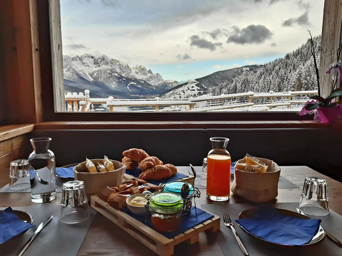 Food & Drinks