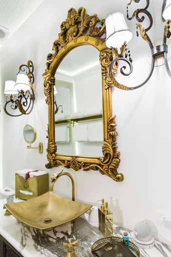 Bathroom 4, LA SEÑORIA, Allende