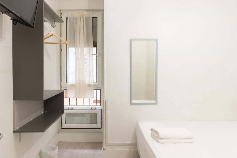 Bathroom 5, Pensión Arias, Vizcaya