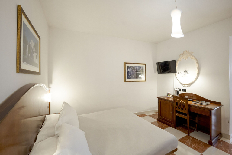 Bedroom 3, Hotel Ungheria Varese 1946, Varese