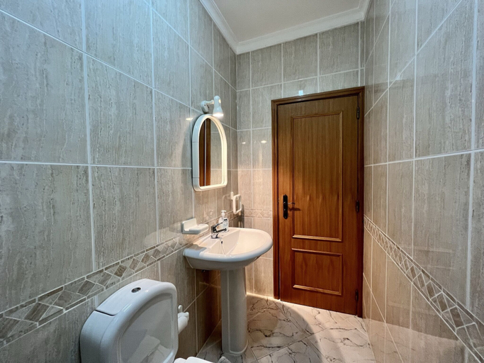 Bathroom 4, Quarteira Elegant With Pool by Homing, Loulé