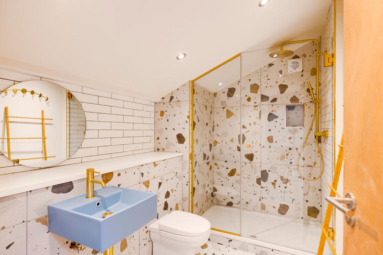 Bathroom, CoalShed Lofts, Bristol
