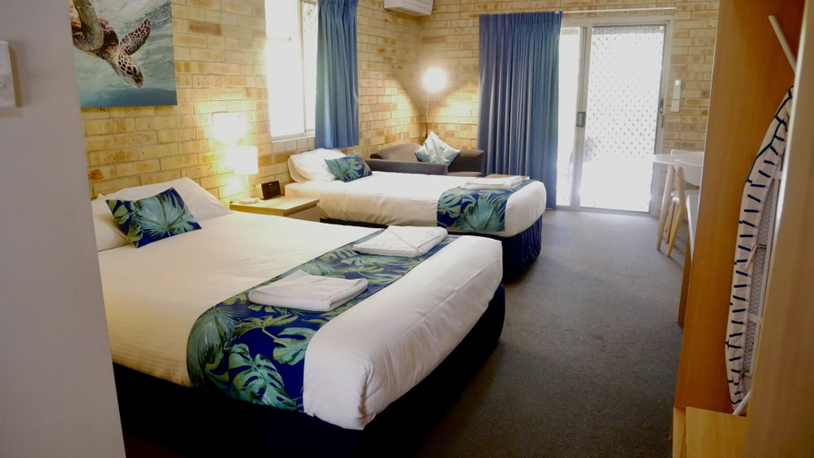 Bedroom 3, Emeraldene Inn & Eco-Lodge, Hervey Bay - Pt A