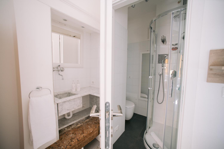 Bathroom 2, Casa Cavour Garda, Verona