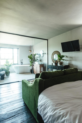 Others 5, The fig, East Sussex
