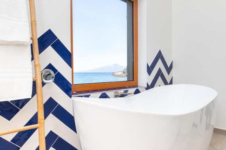Bathroom 5, Sapphire Rooms, Napoli