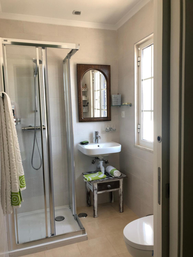 Bathroom, vivenda descollaz, Redondo