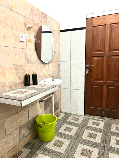 Bathroom 5, Derawan Fisheries Cottage, Berau