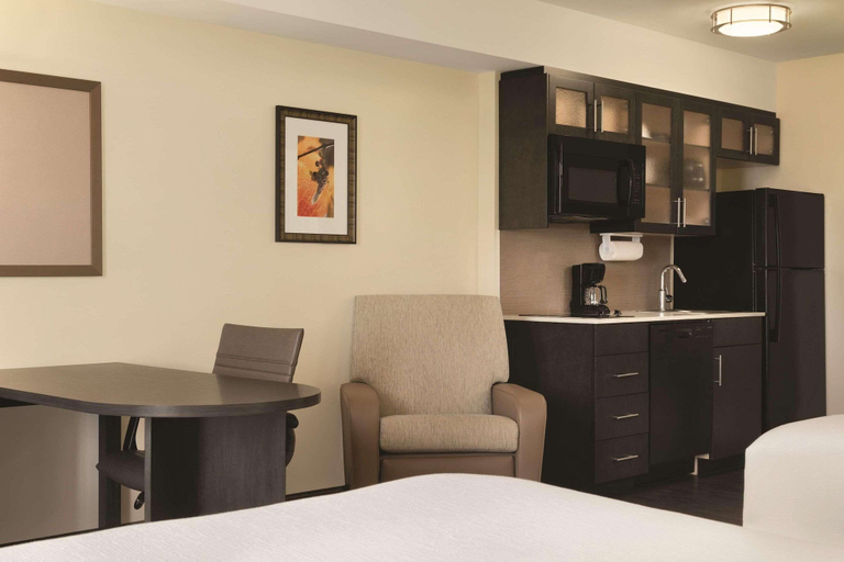 Bedroom 3, Park Inn by Radisson, Calgary Airport North, AB, Division No. 6