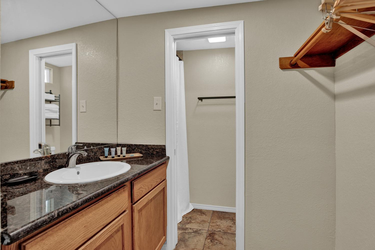Bathroom 3, Maven's Inn & Grill, Comal