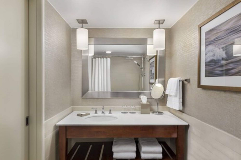 Bathroom 4, The Westin Toronto Airport, Toronto