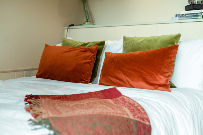 Bedroom 2, Great Ashley Farm Cottage and Shepherds Huts., Wiltshire