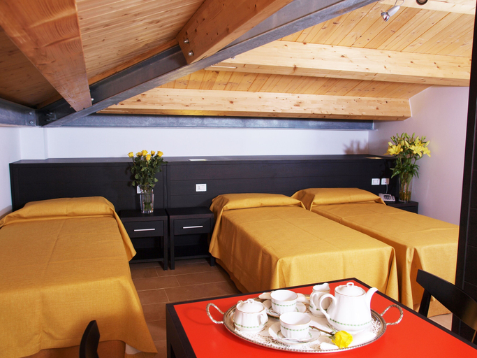Room 3, CasEpicarmo Guest House, Syracuse