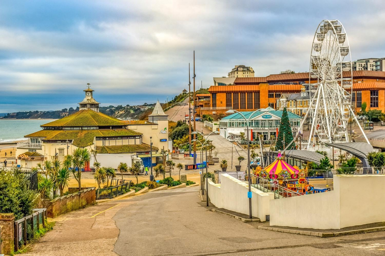Others 3, Modern & Stylish 2 Bedroom Apartment! - Ground Floor - FREE Parking for 2 Cars - Netflix - Disney Pl, Bournemouth