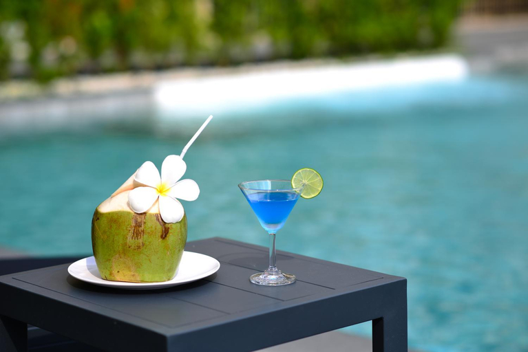 Food & Drinks 9