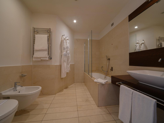 Bathroom 7