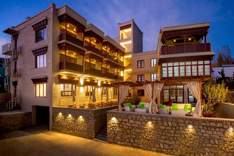 Exterior & Views