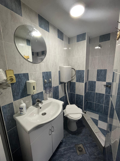 Bathroom 4, Puerta Hotel Apartments