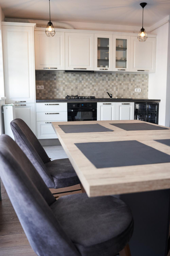 Others 2, FLH - Modern 3 APT Near Old Town - 15 Min Walk, Sibiu
