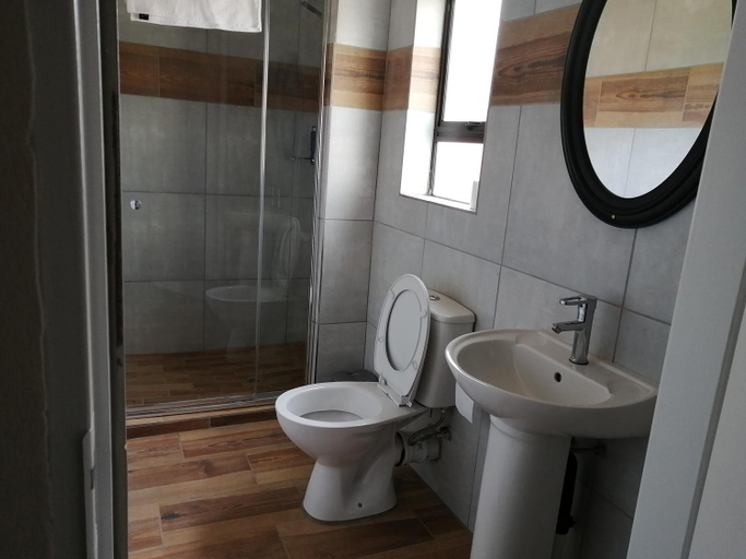Bathroom 3, LALA POA GUEST HOUSE, Dr Kenneth Kaunda