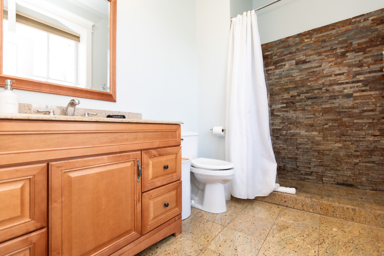 Bathroom 3, Furness Mansion, Porter