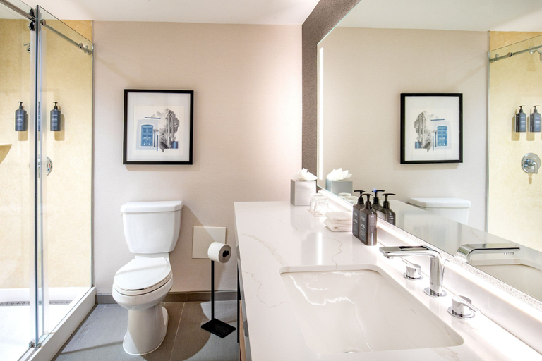 Bathroom 4, Sheraton Nashua, Hillsborough