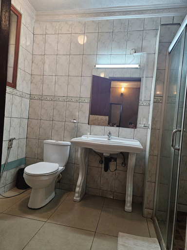 Bathroom 4, Bridgeview Hotel & Conference Centre, Lilongwe City