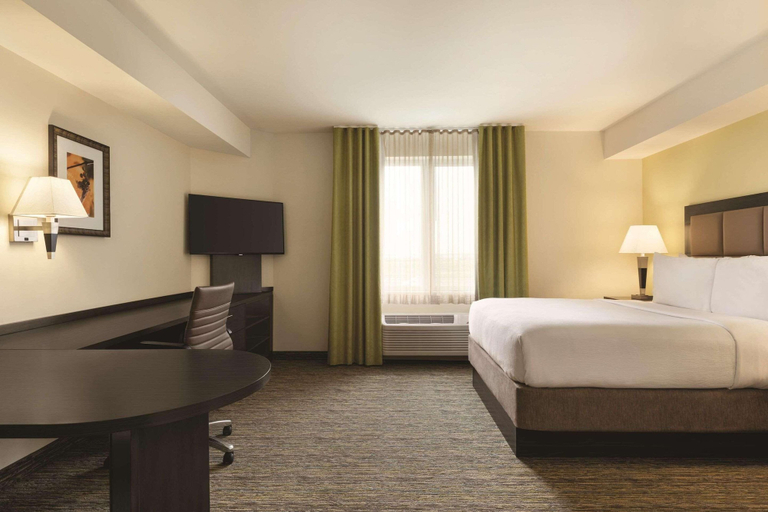 Bedroom 3, Park Inn by Radisson, Calgary Airport North, AB, Division No. 6