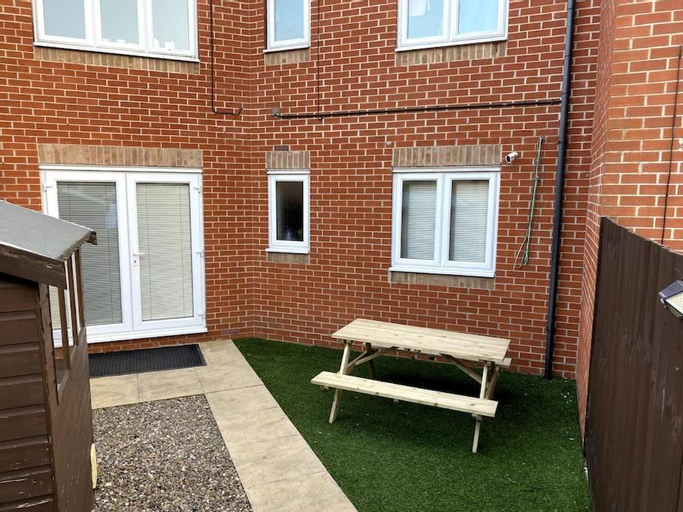 Others 1, Modern & Stylish 2 Bedroom Apartment! - Ground Floor - FREE Parking for 2 Cars - Netflix - Disney Pl, Bournemouth