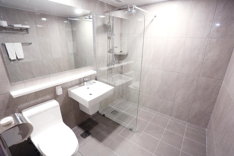 Bathroom 4, The K Jirisan Family Hotel, Gurye