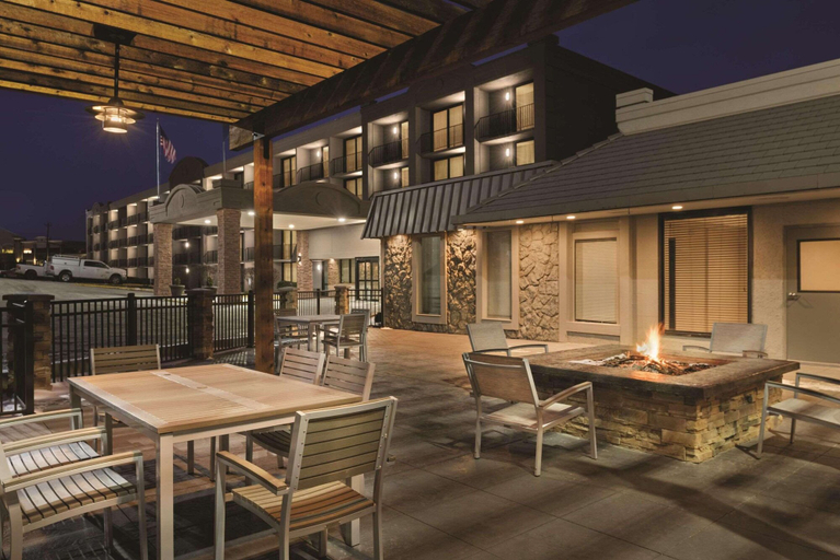 Food & Drinks 5, Country Inn & Suites by Radisson, Erlanger - Cincinnati South, Kenton