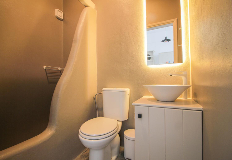 Bathroom 2, Enea by TinosHost, South Aegean