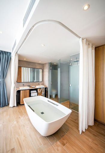Bathroom 12