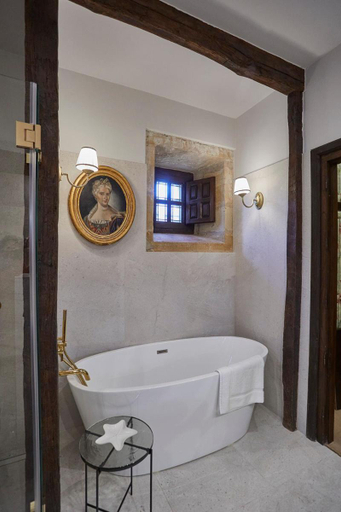 Bathroom 5, Helguera Palacio Boutique & Antique, Cantabria