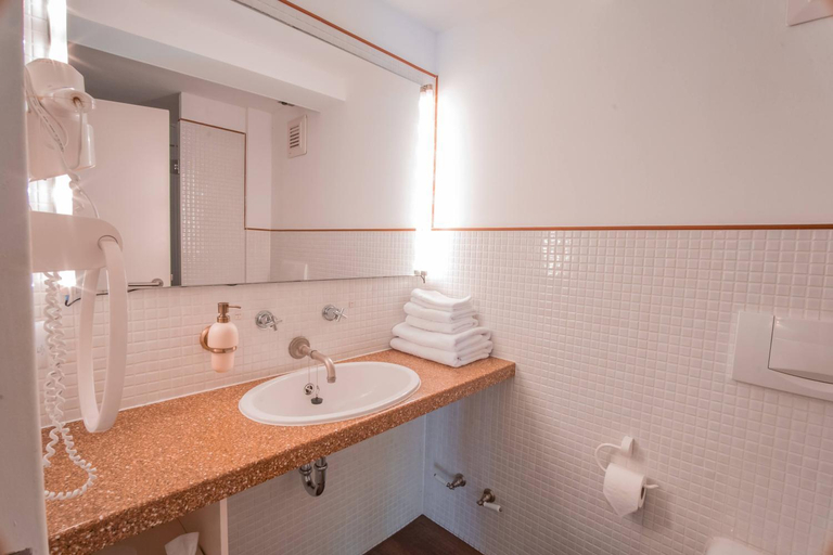 Bathroom 2, Hotel Hohlebach Muhle Homberg, Schwalm-Eder-Kreis