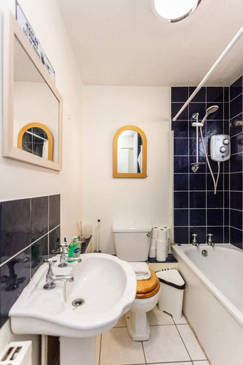 Bathroom 2, Spacious 2BD House W/private Garden - Kennington!, London