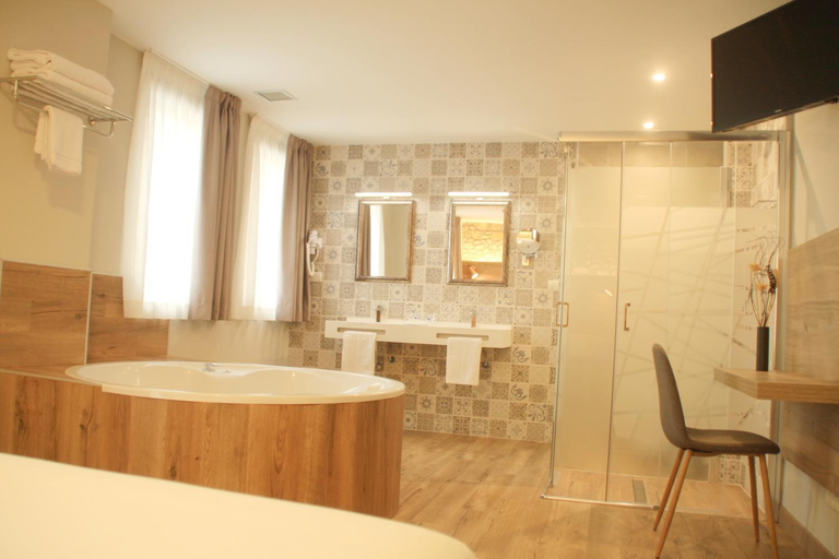 Bathroom 4, Hotel Gastronómico Torre de Galizano, Cantabria