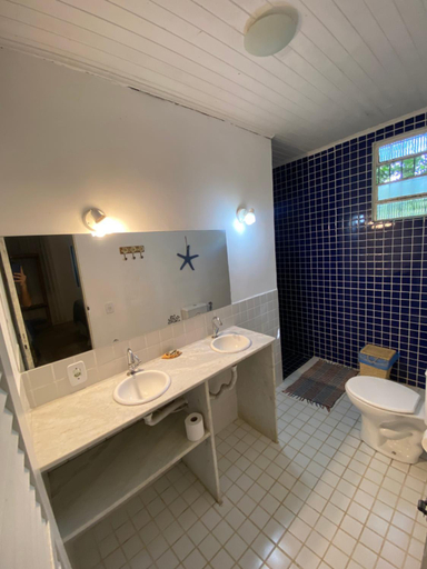 Bathroom 3, Peixe Crew Manguinhos, Armação dos Búzios