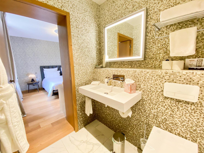 Bathroom 1, Petit Monlot - Saint-Emilion, Gironde