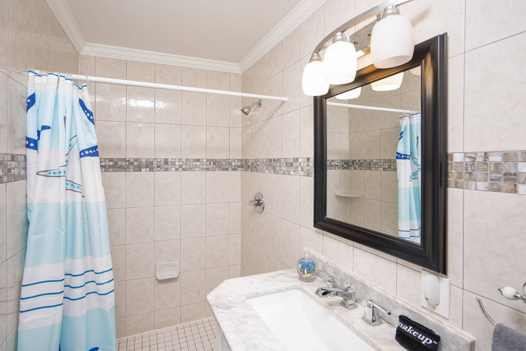 Bathroom 3, Oceans 13 Unit B, Saint Johns