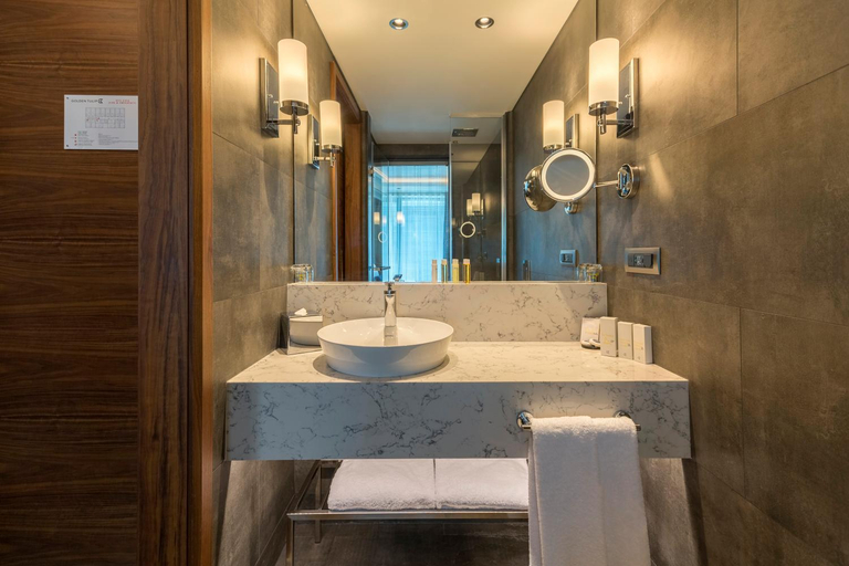 Bathroom 5, Golden Tulip Istanbul Bayrampasa, Eyüp
