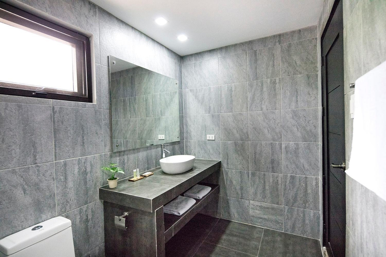 Bathroom 5, OHANA, Panglao Resort., Panglao